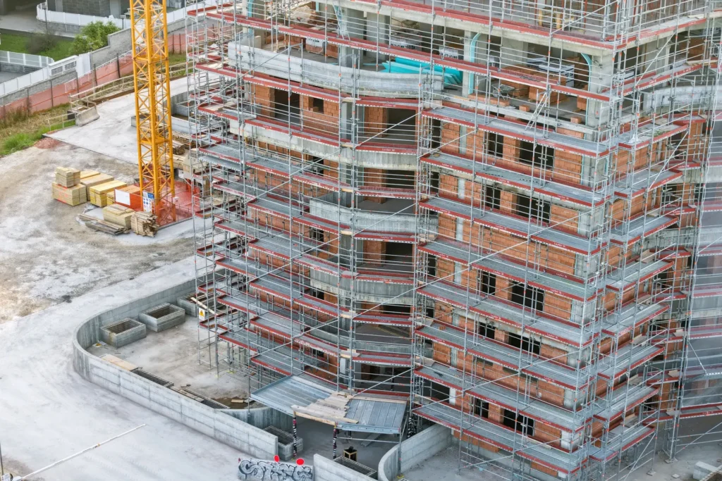 Cantiere_Costruzione palazzine_Ponteggi Layher_Monoblocco