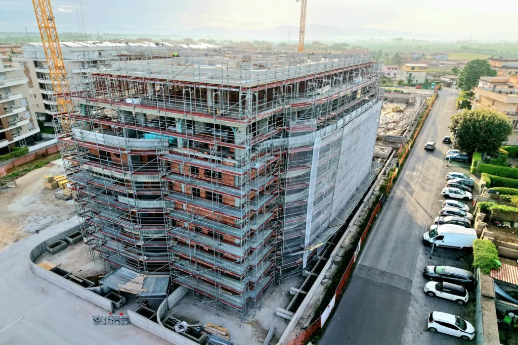 Cantiere_Costruzione palazzine_Ponteggi Layher_Monoblocco